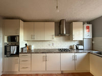 Modern and Clean - 3 Bed Maisonnette