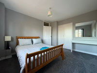 Modern and Clean - 3 Bed Maisonnette