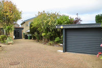Luxurious home in West Yorkshire with driveway