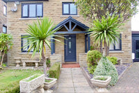 Luxurious home in West Yorkshire with driveway