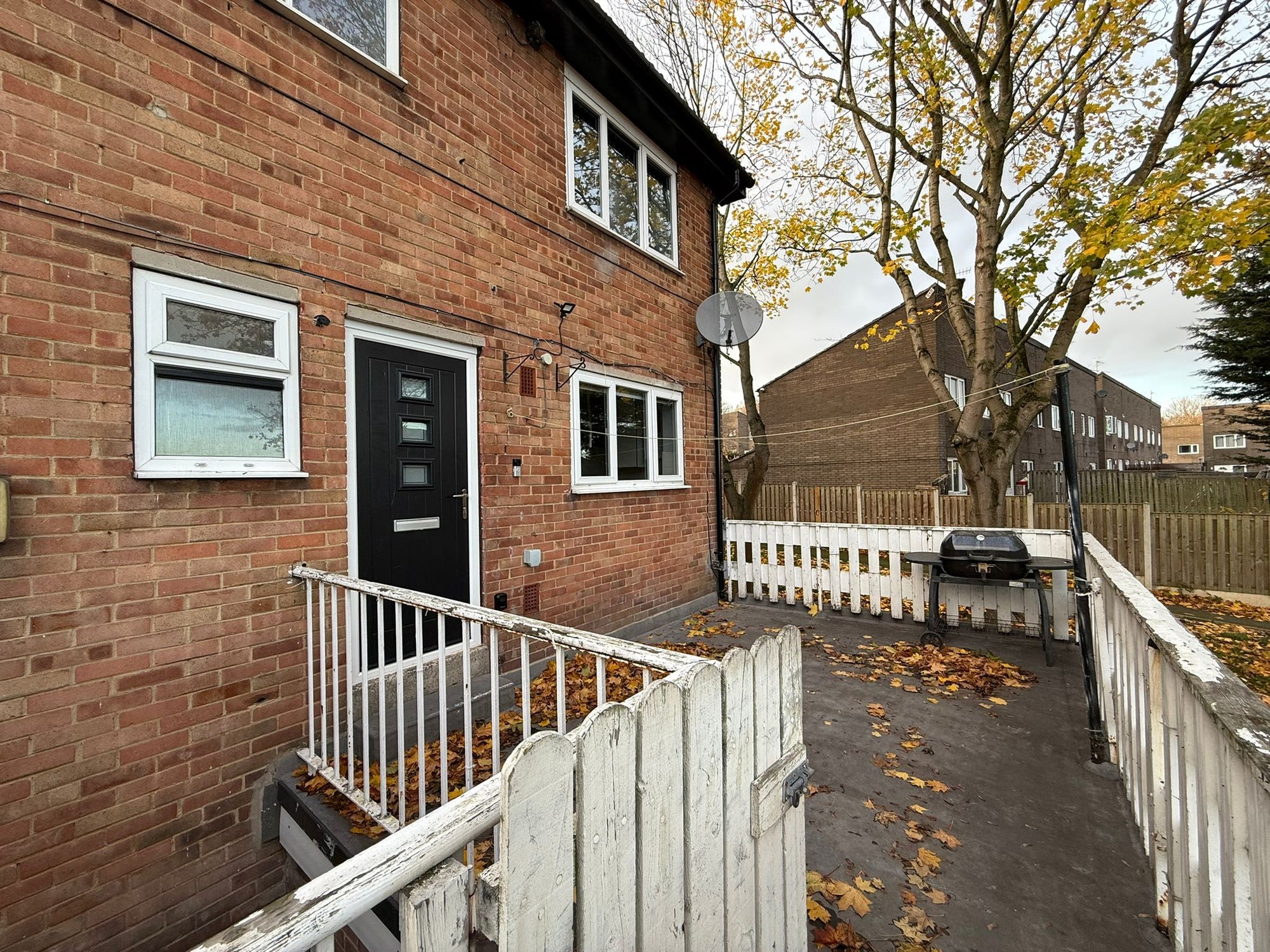 Modern and Clean - 3 Bed Maisonnette